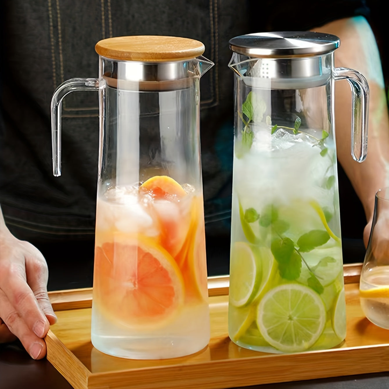 Glass water pitcher with handle and lid, heat-resistant juice carafe for iced tea, lemonade, and fruit infusions
