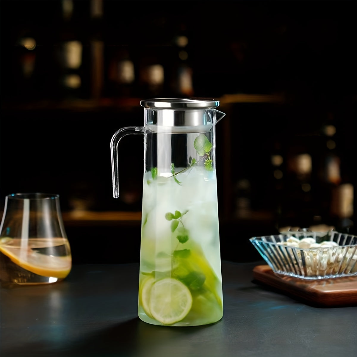 Glass water pitcher with handle and lid, heat-resistant juice carafe for iced tea, lemonade, and fruit infusions