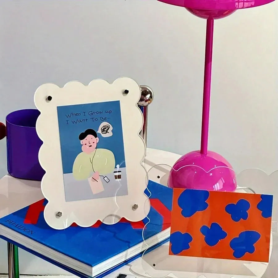 Acrylic picture frame – Clear – Scalloped design – Elegant home decor display