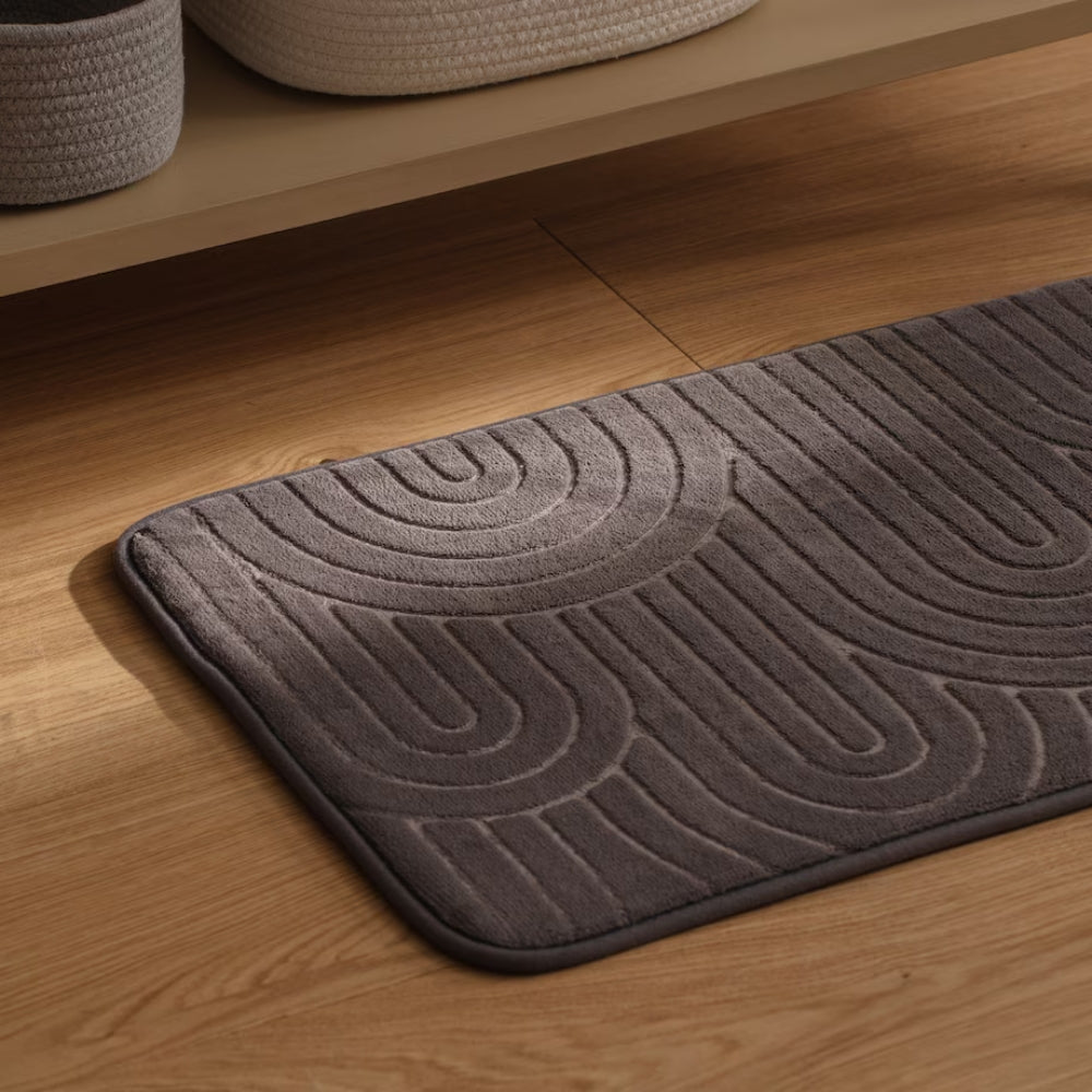 Dark brown bath mat with raised arch pattern, soft absorbent non-slip rug for bathroom floor and shower