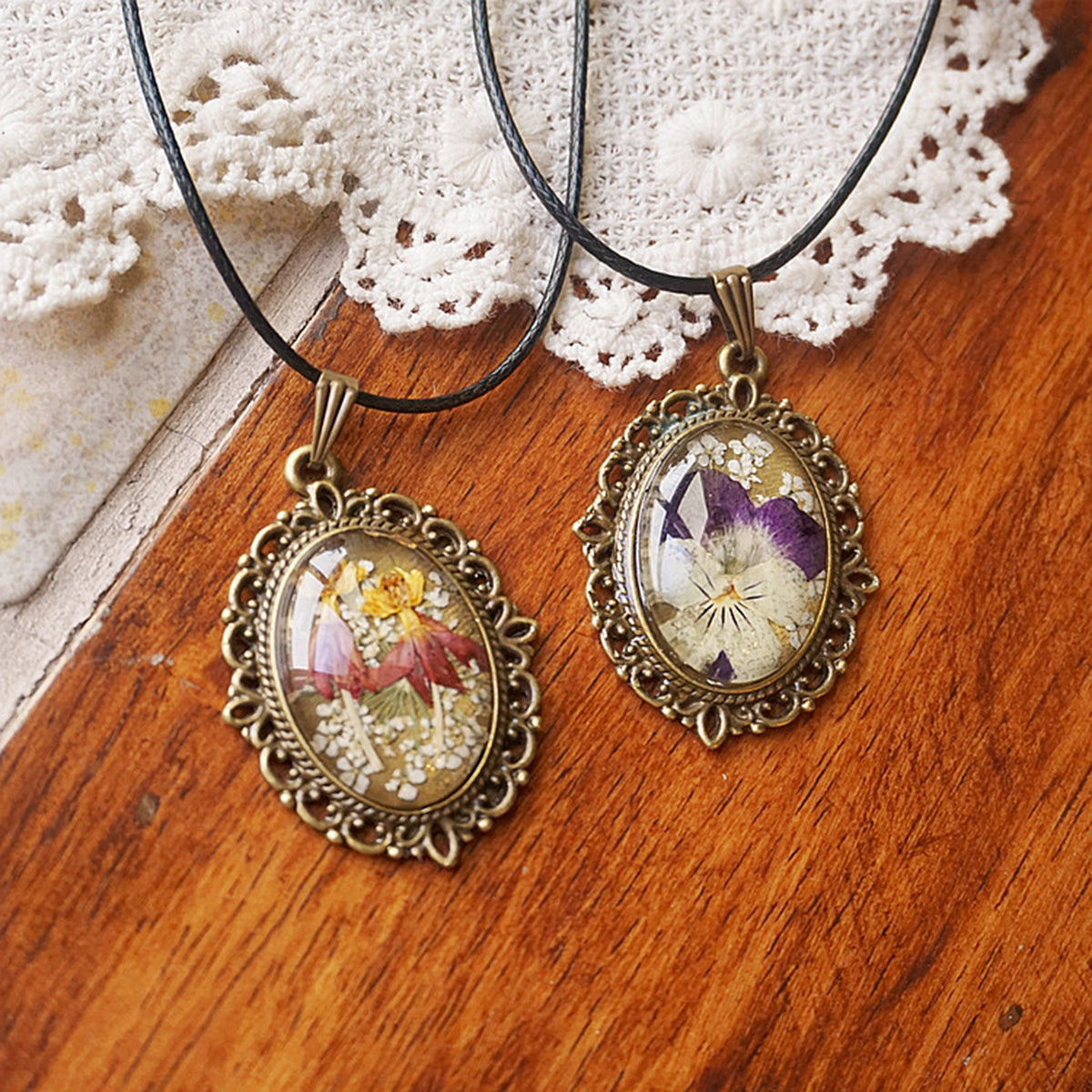 Resin Pressed Flower Necklaces - French Retro Violet & Lobelia Erinus