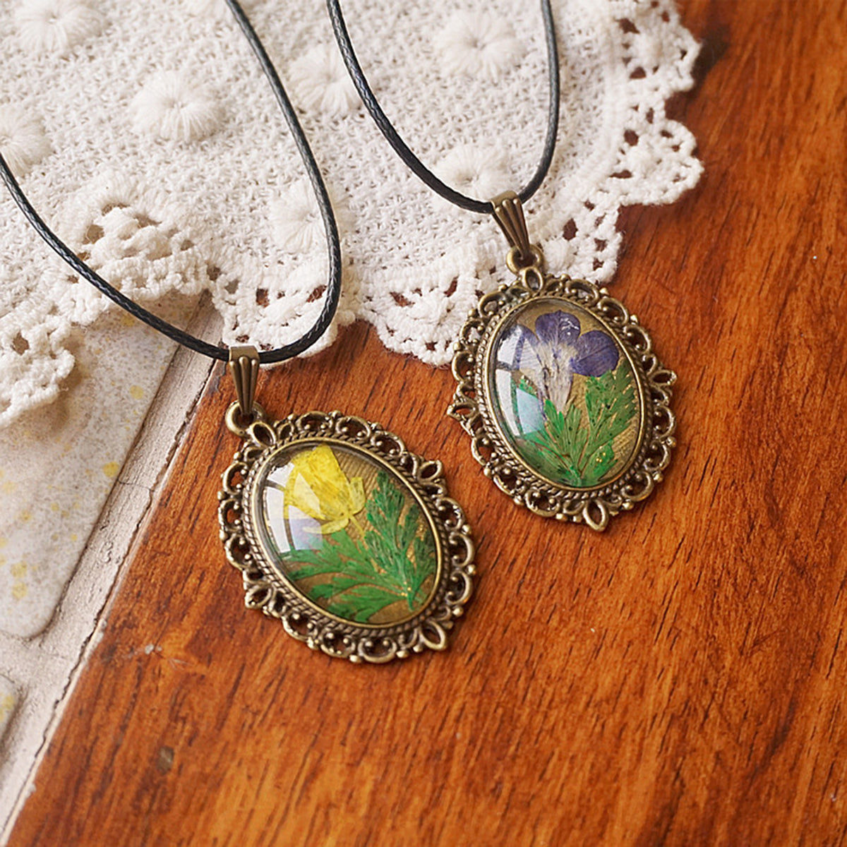 Resin Pressed Flower Necklaces - French Retro Violet & Lobelia Erinus