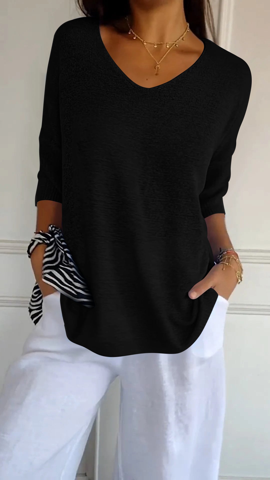 50% OFF | PAISLEY™ | PLAIN KNIT TOP WITH V-NECKLINE