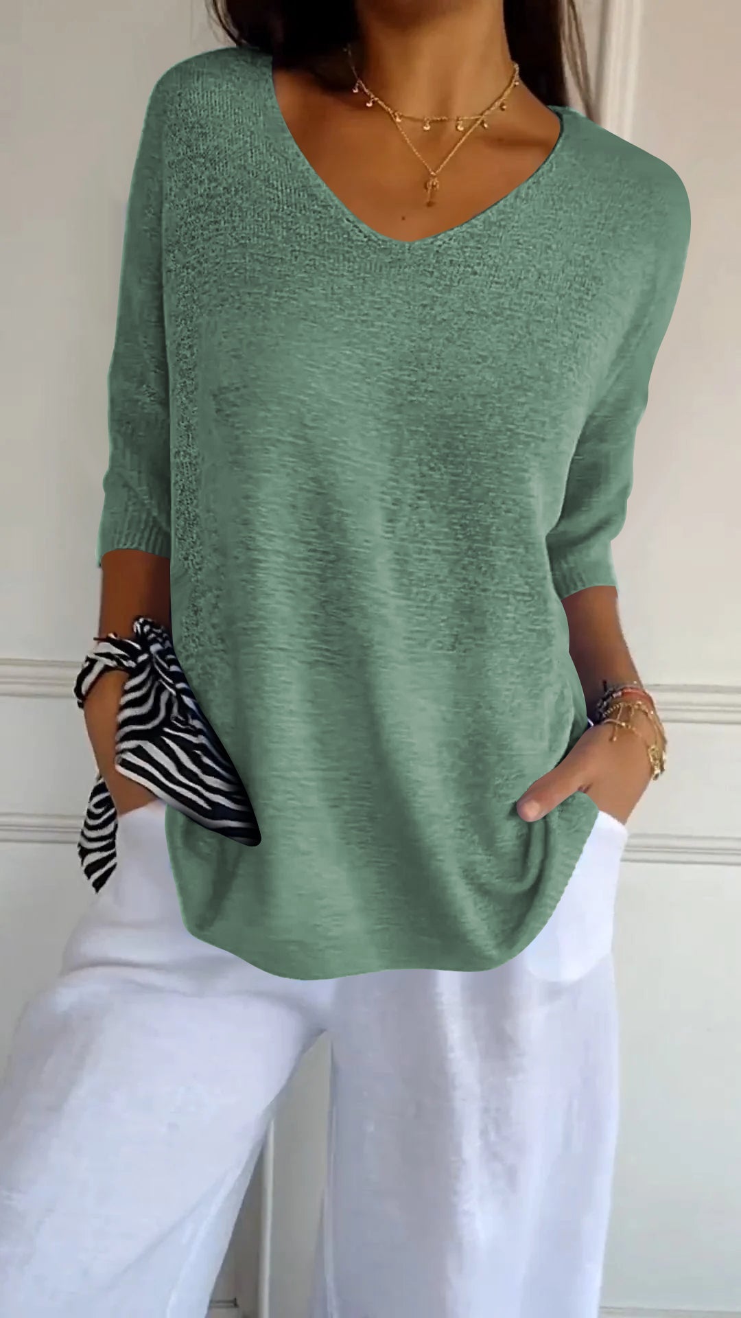 50% OFF | PAISLEY™ | PLAIN KNIT TOP WITH V-NECKLINE