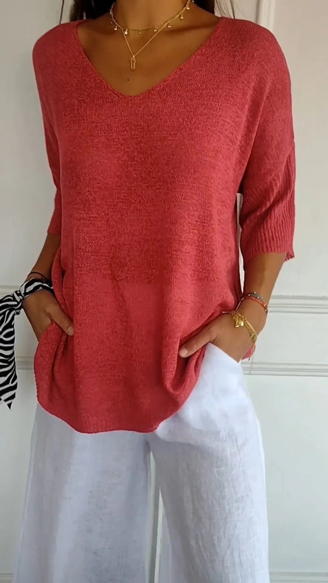 50% OFF | PAISLEY™ | PLAIN KNIT TOP WITH V-NECKLINE