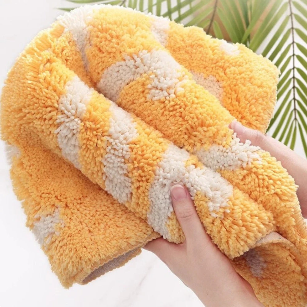 Yellow lemon-shaped bathroom rug with white text ‘Squeeze the Day’, soft absorbent bath mat