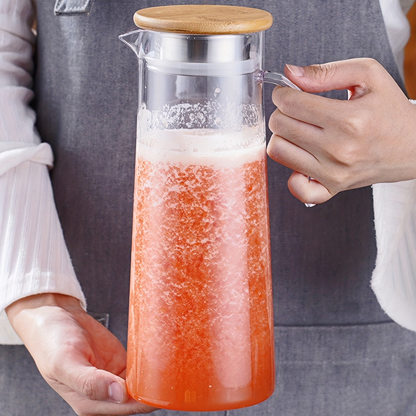 Glass water pitcher with handle and lid, heat-resistant juice carafe for iced tea, lemonade, and fruit infusions