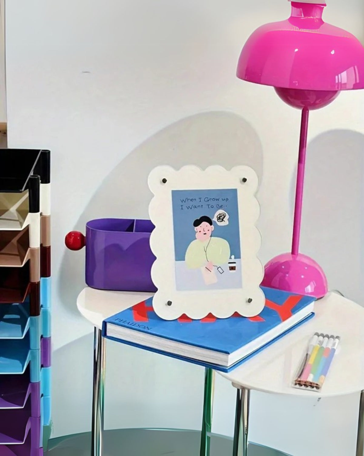 Acrylic picture frame – Clear – Scalloped design – Elegant home decor display