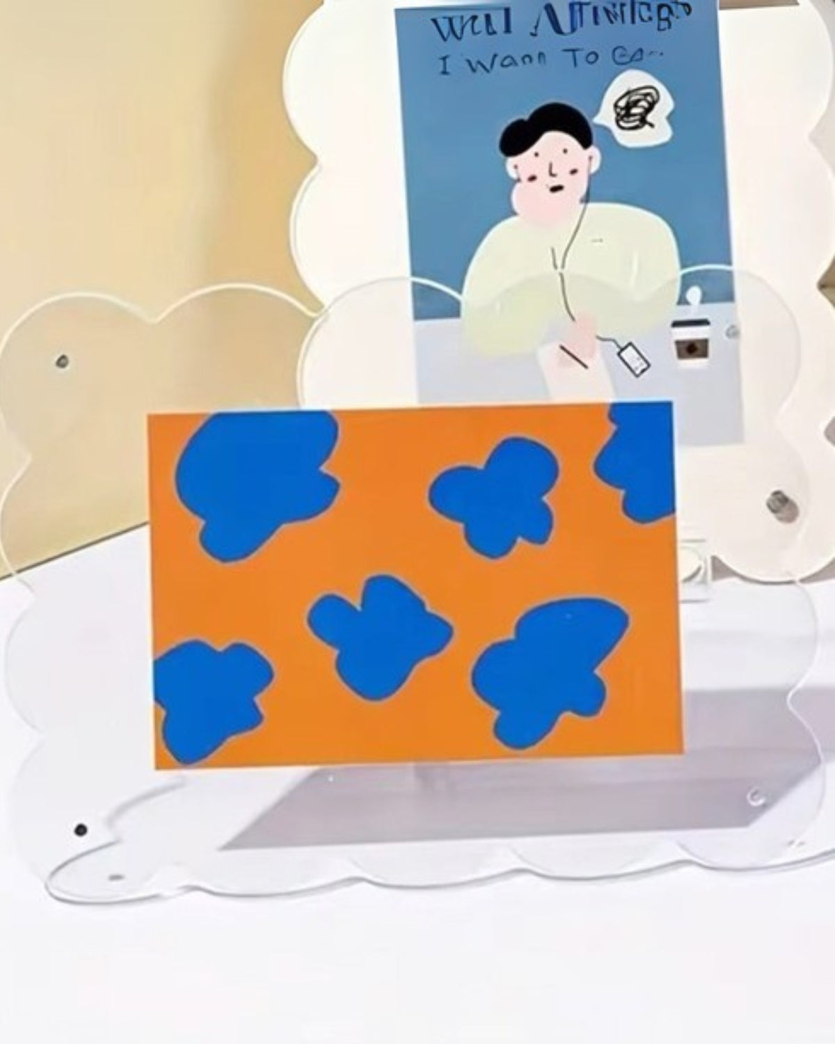 Acrylic picture frame – Clear – Scalloped design – Elegant home decor display