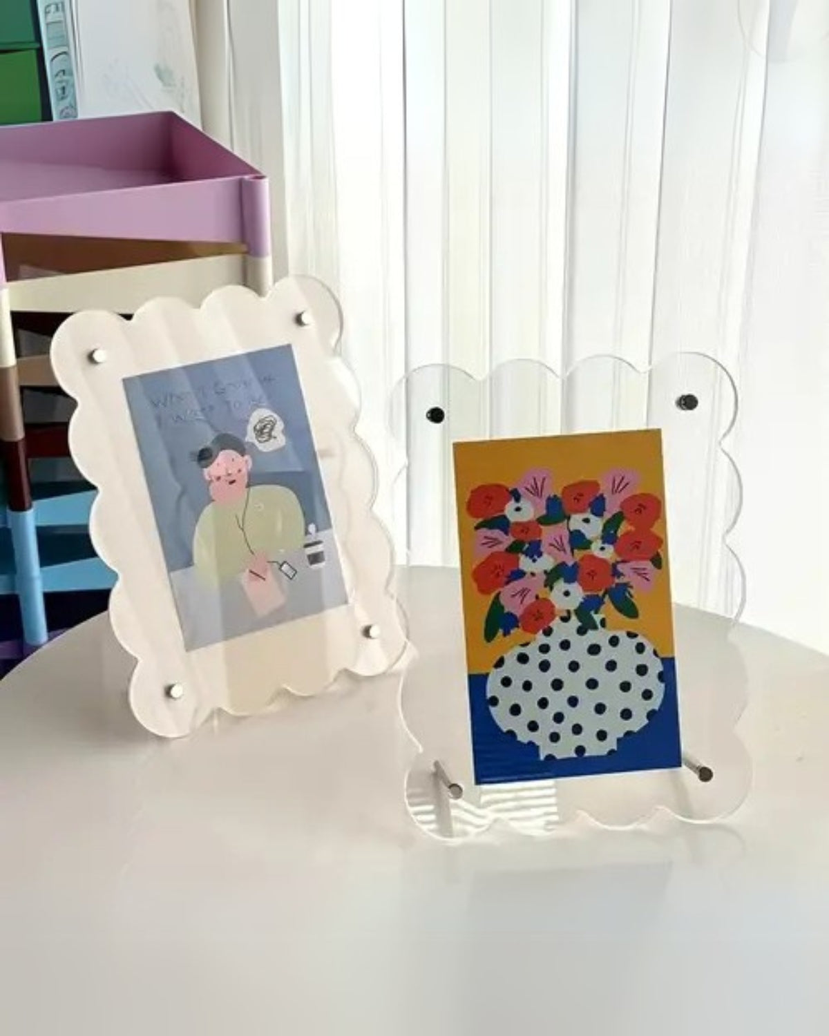 Acrylic picture frame – Clear – Scalloped design – Elegant home decor display