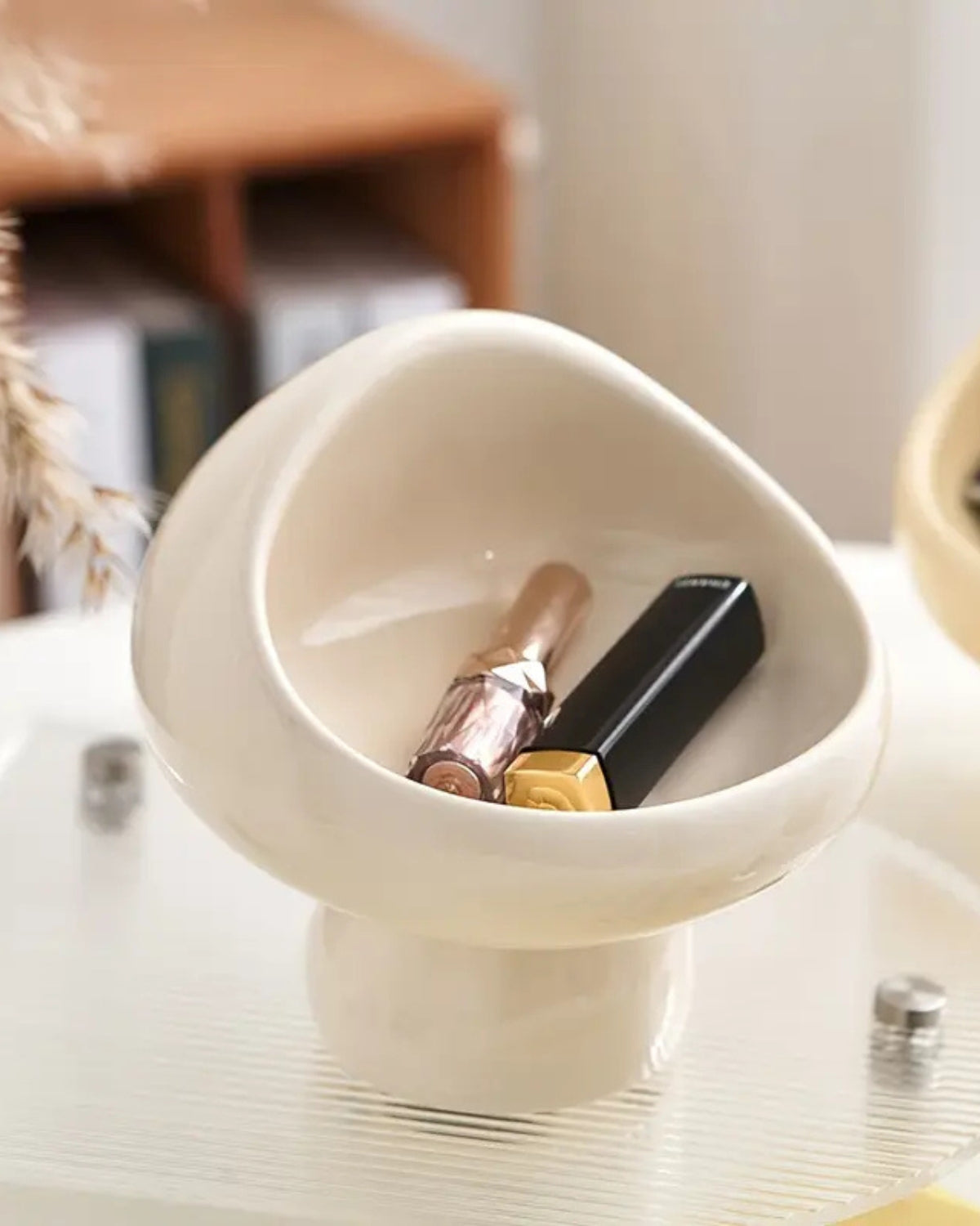 Ceramic holder – Glossy white – Chic mushroom design – Elegant home decor for keys and jewelry