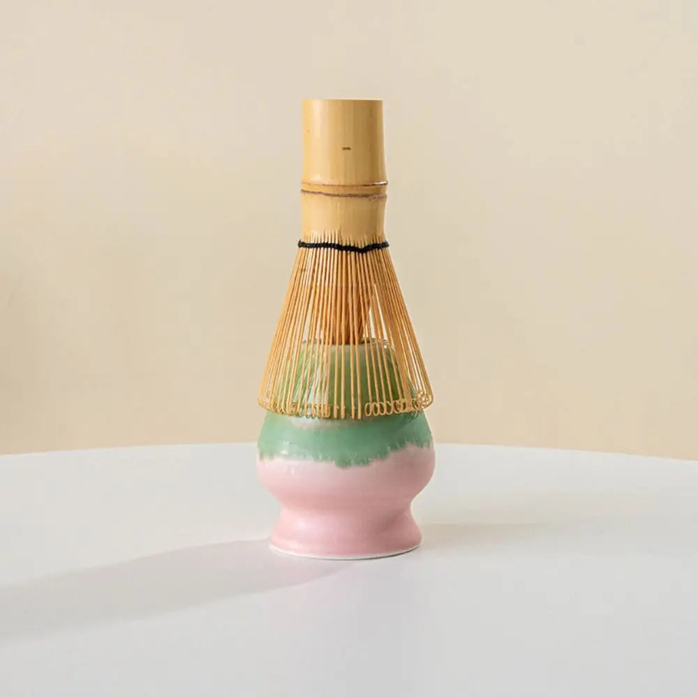 Ceramic matcha bowl with spout – Multicolored design – Perfect for tea lovers and Japanese matcha preparation