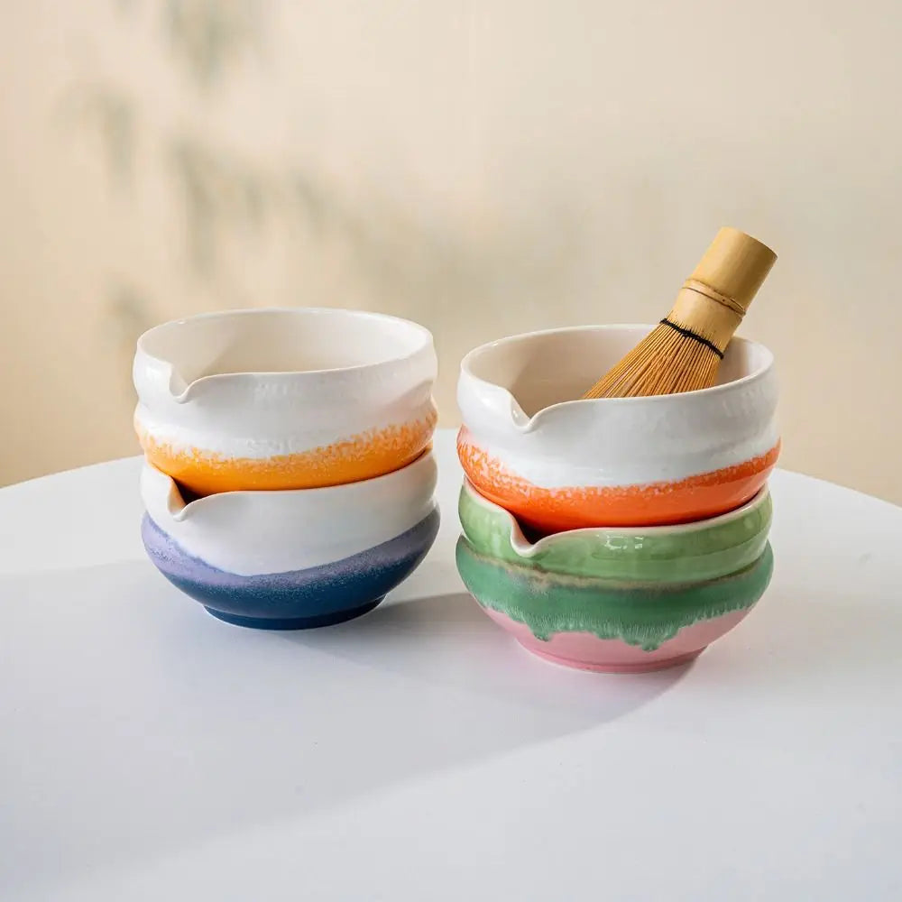Ceramic matcha bowl with spout – Multicolored design – Perfect for tea lovers and Japanese matcha preparation