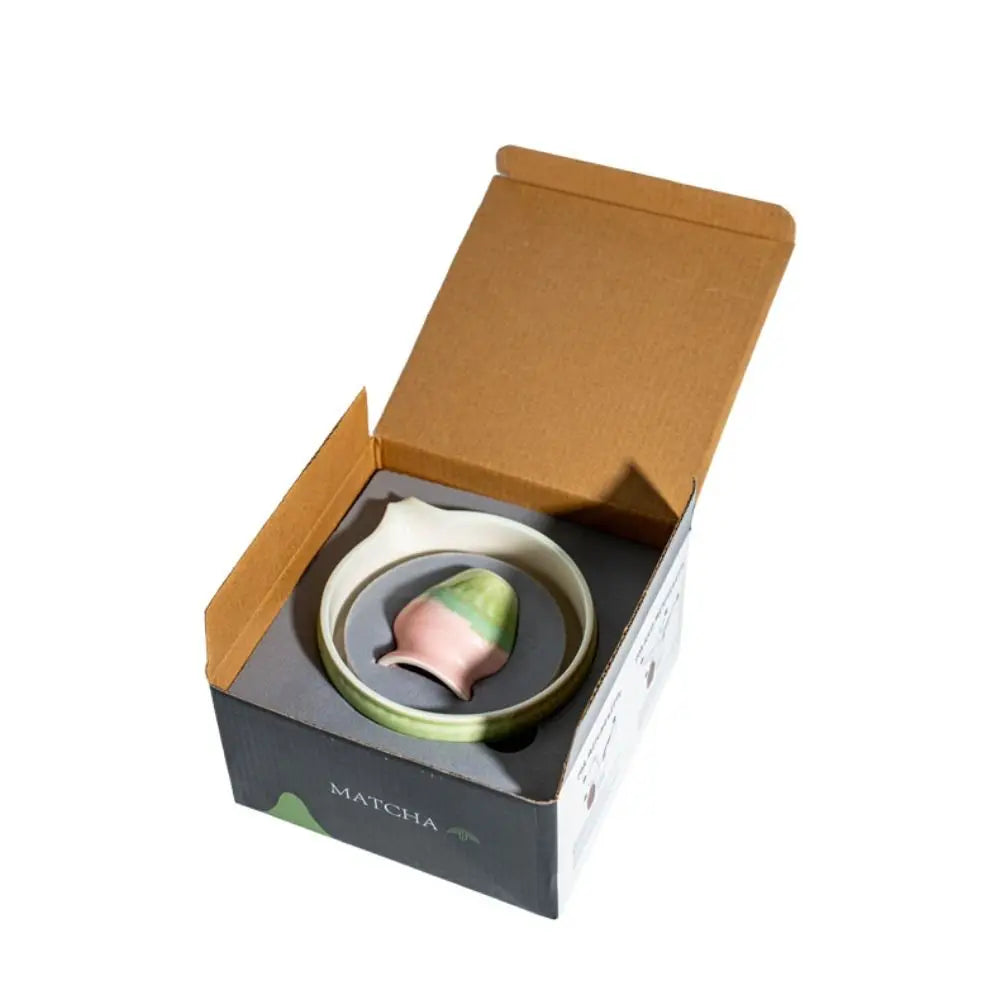Ceramic matcha bowl with spout – Multicolored design – Perfect for tea lovers and Japanese matcha preparation