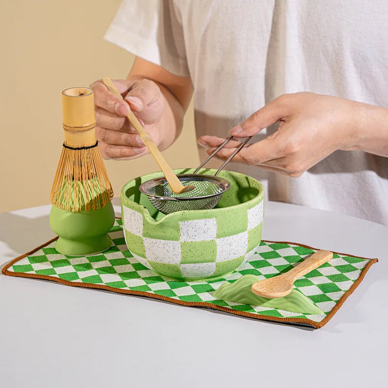 Ceramic matcha tea set – Checkered-style – Includes bowl, whisk, and utensils – Perfect gift for tea lovers