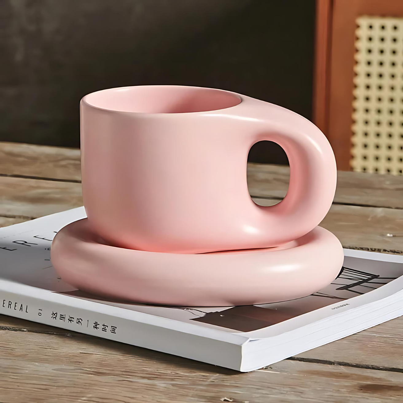 Ceramic mug – Marshmallow-inspired design – 400 ml – Includes oval plate for snacks