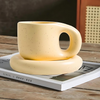 Ceramic mug – Marshmallow-inspired design – 400 ml – Includes oval plate for snacks