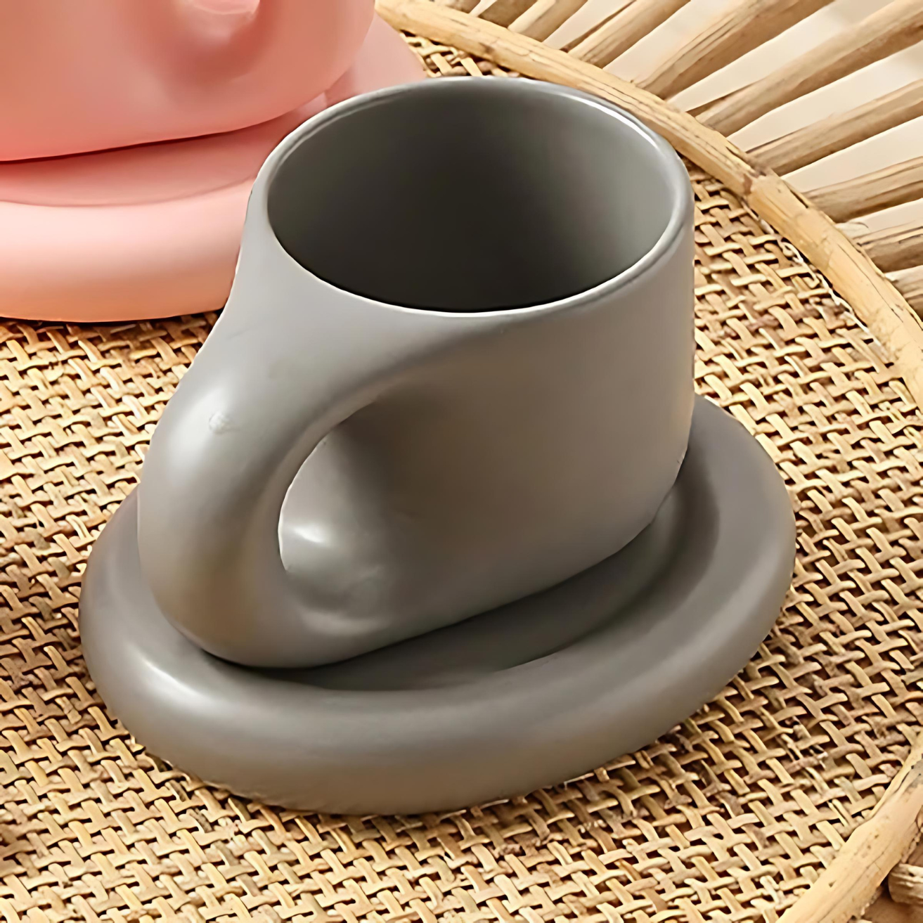 Ceramic mug – Marshmallow-inspired design – 400 ml – Includes oval plate for snacks