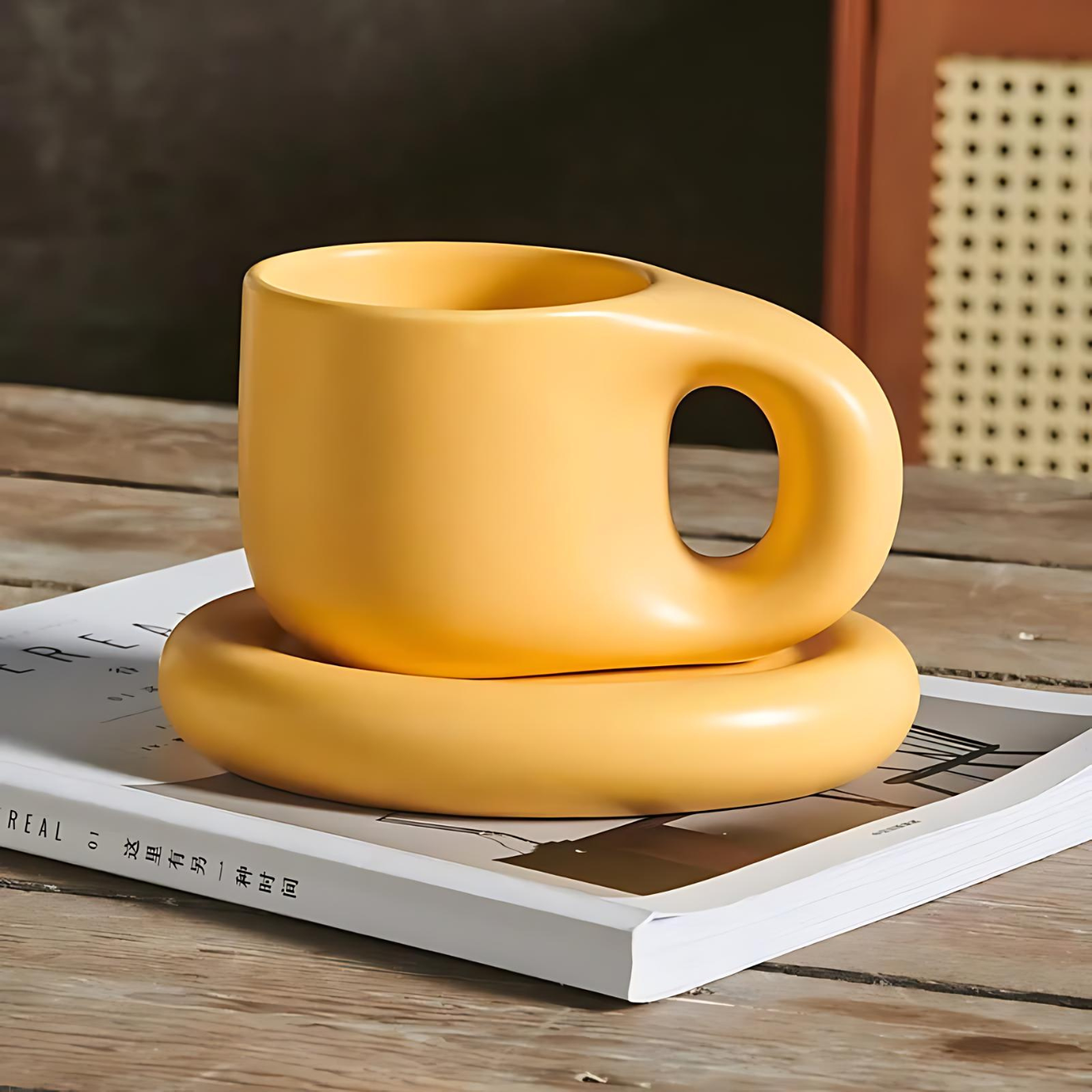 Ceramic mug – Marshmallow-inspired design – 400 ml – Includes oval plate for snacks