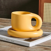 Ceramic mug – Marshmallow-inspired design – 400 ml – Includes oval plate for snacks