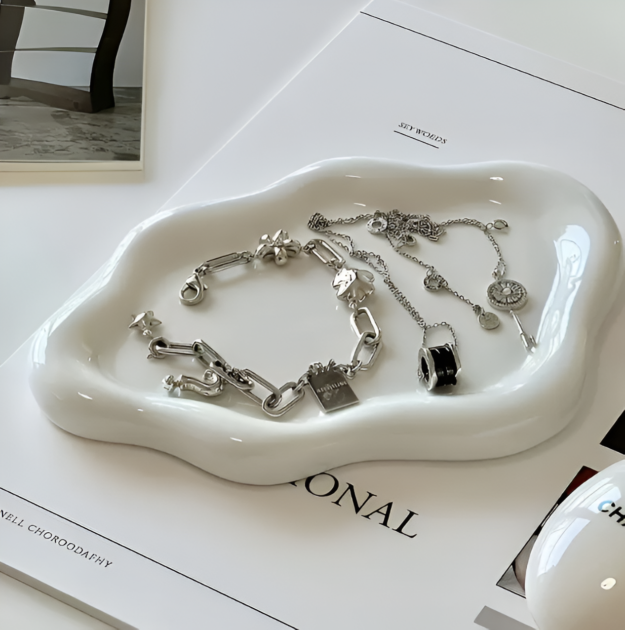 Ceramic tray – Elegant white cloud design – Multifunctional jewelry and accessory organizer – 7.5 x 5.1 in