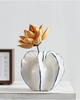 Ceramic vase – Elegant finish – Modern design – Perfect for dried flowers or home decor