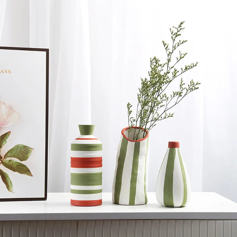 Ceramic vase – Hand-drawn floral design – Modern Nordic style – Home decor accent