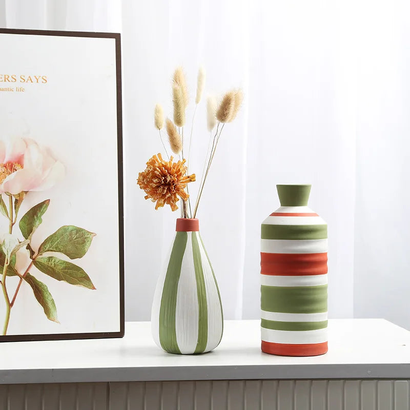 Ceramic vase – Hand-drawn floral design – Modern Nordic style – Home decor accent
