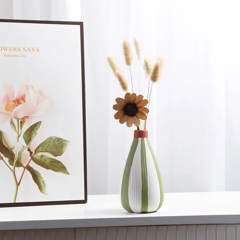 Ceramic vase – Hand-drawn floral design – Modern Nordic style – Home decor accent