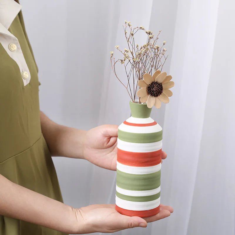 Ceramic vase – Hand-drawn floral design – Modern Nordic style – Home decor accent