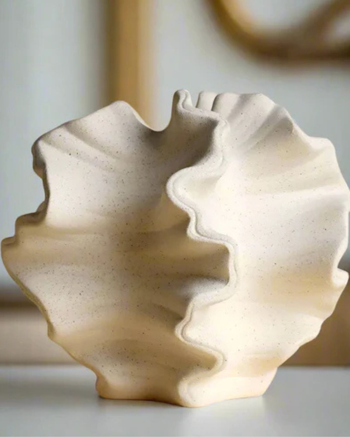 Ceramic vase – Sculptural design – Natural finish – Elegant home decor