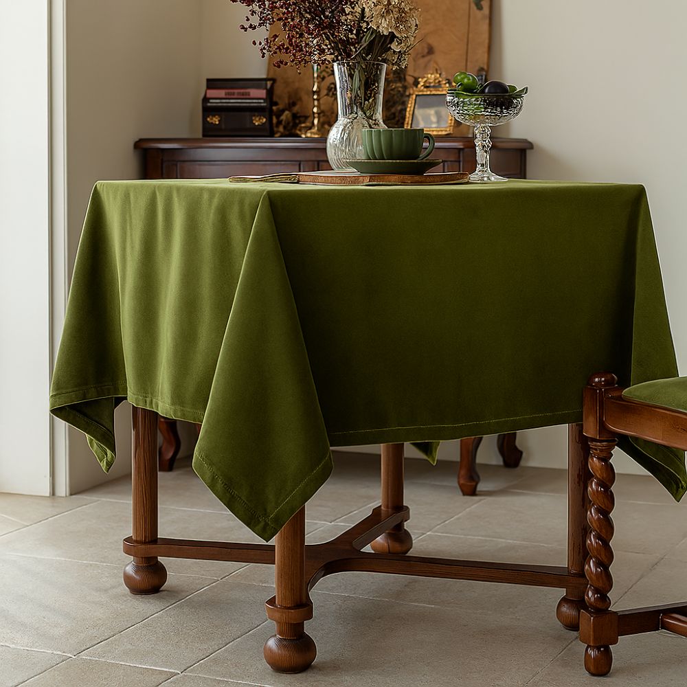 Green solid color tablecloth with matching chair cover, elegant dining table cover for kitchen or holiday decor