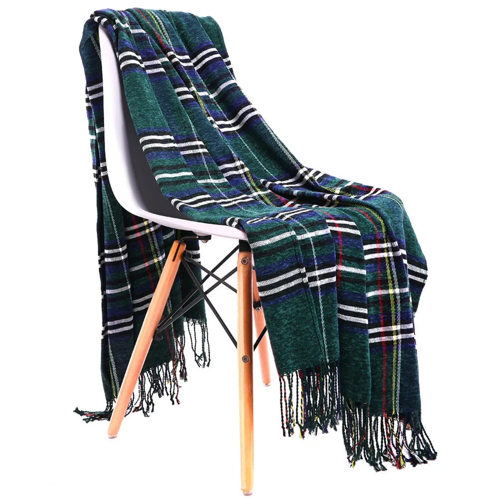 Chenille blanket – Soft and cozy – Tasseled design – All-season comfort – 50 x 67 in