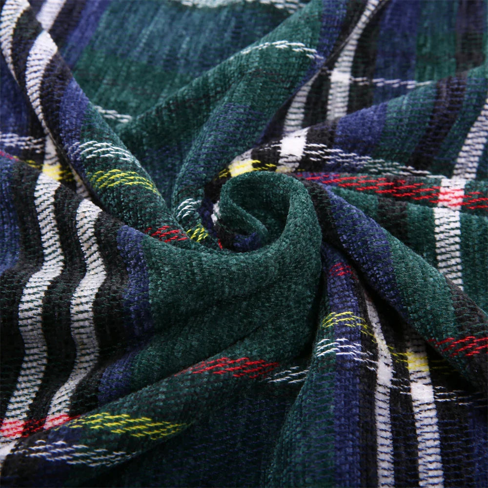 Chenille blanket – Soft and cozy – Tasseled design – All-season comfort – 50 x 67 in