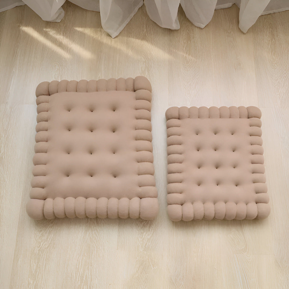 Cookie-shaped pillow – Soft fabric – Whimsical home decor – Unique gift for cookie lovers – 17.7 x 17.7 in