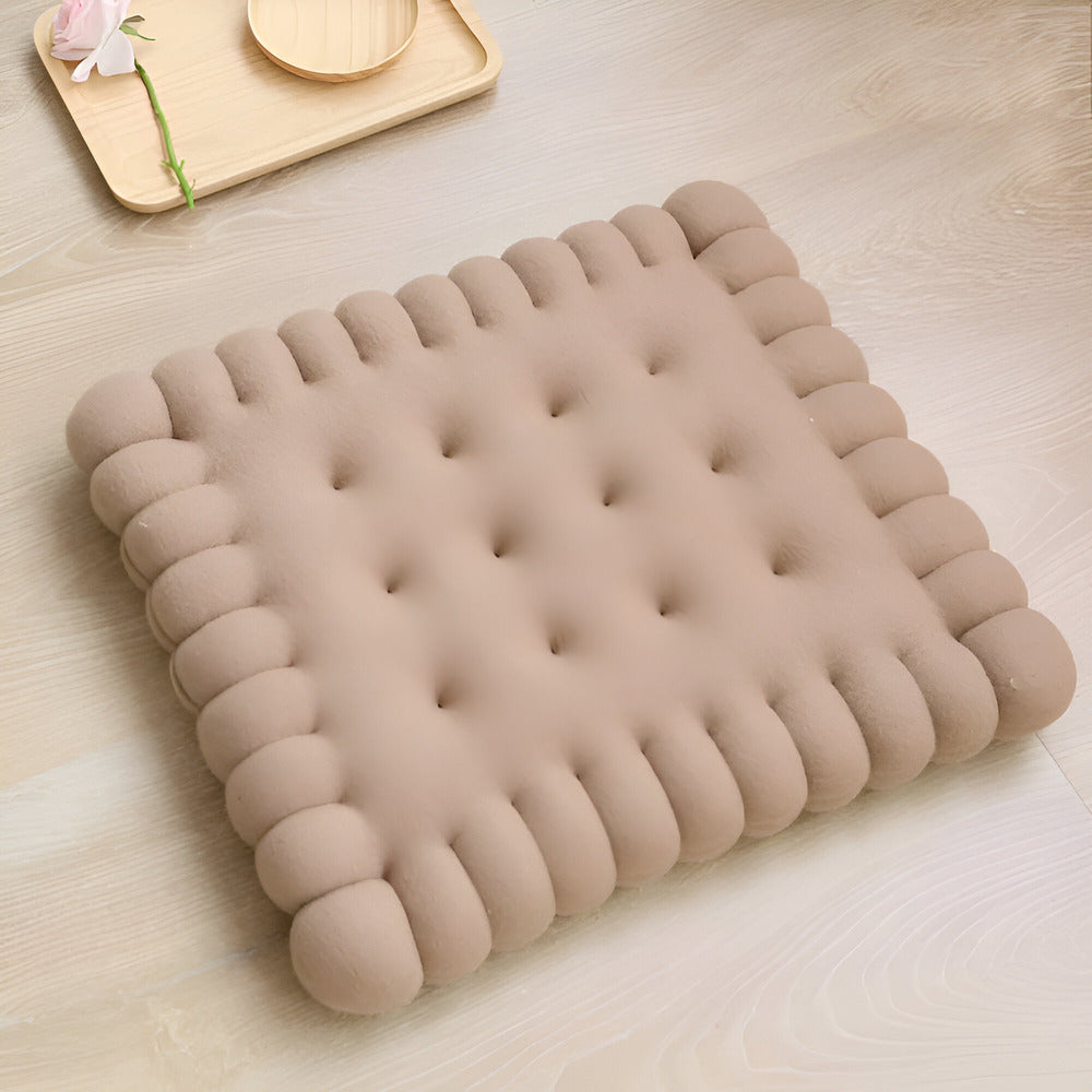 Cookie-shaped pillow – Soft fabric – Whimsical home decor – Unique gift for cookie lovers – 17.7 x 17.7 in