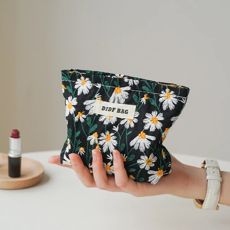 Floral cosmetic bag – Durable fabric – Travel makeup bag