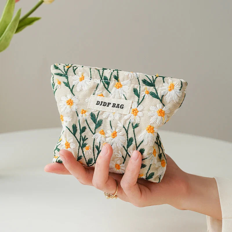 Floral cosmetic bag – Durable fabric – Travel makeup bag