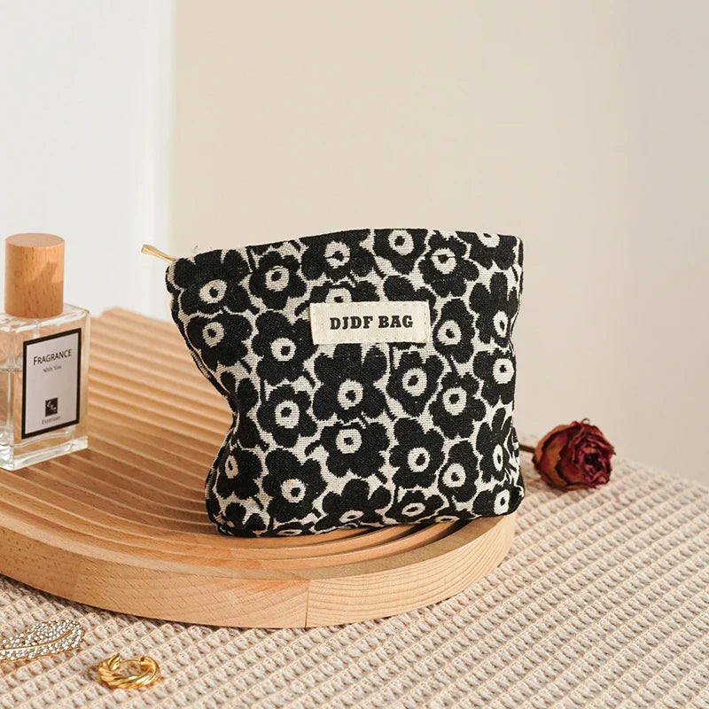 Floral cosmetic bag – Durable fabric – Travel makeup bag