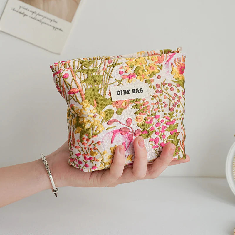 Floral cosmetic bag – Durable fabric – Travel makeup bag