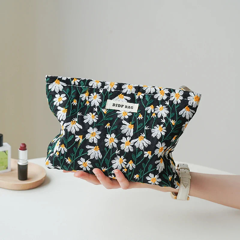 Floral cosmetic bag – Durable fabric – Travel makeup bag