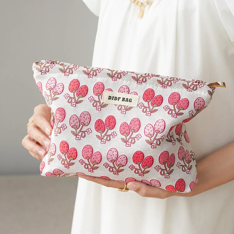 Floral cosmetic bag – Durable fabric – Travel makeup bag