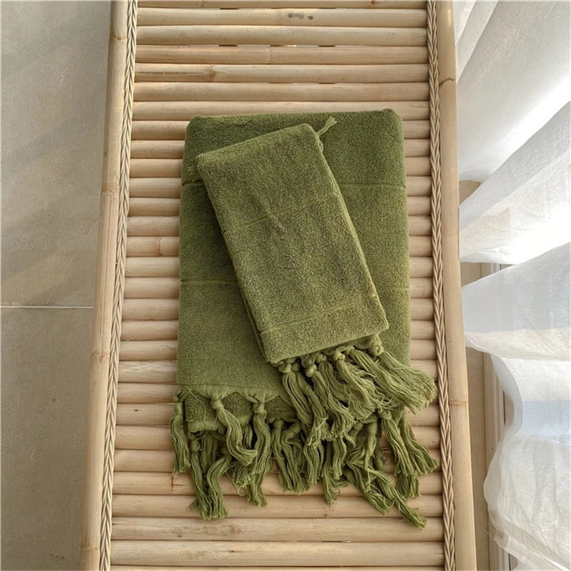Cotton bath towel – Soft and durable – Elegant checkerboard design – Ideal for bath or spa use – 30 x 60 in