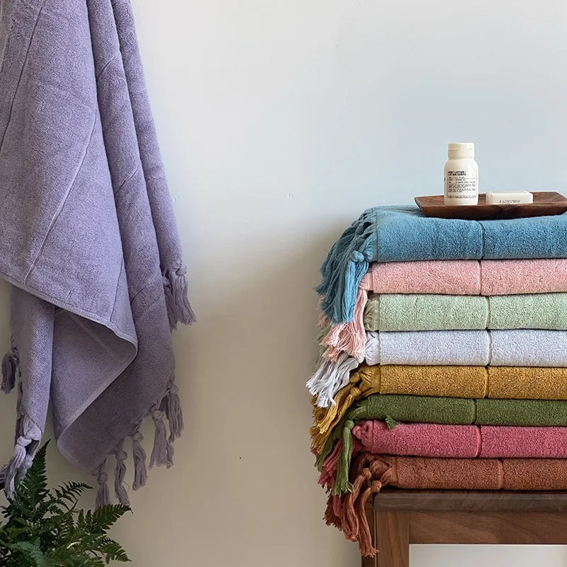 Cotton bath towel – Soft and durable – Elegant checkerboard design – Ideal for bath or spa use – 30 x 60 in