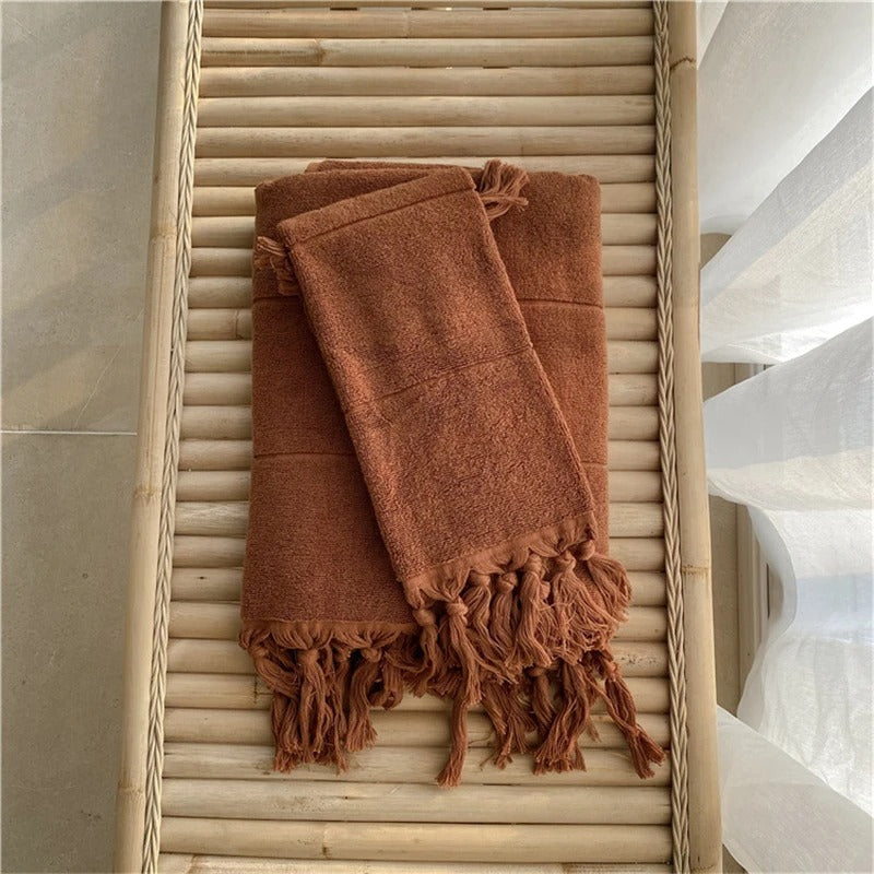 Cotton bath towel – Soft and durable – Elegant checkerboard design – Ideal for bath or spa use – 30 x 60 in