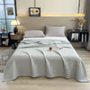 Muslin quilt – Lightweight and soft – Minimalist stripe design – Perfect for summer nights