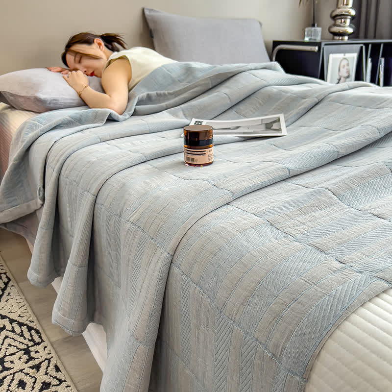 Muslin quilt – Lightweight and soft – Minimalist stripe design – Perfect for summer nights