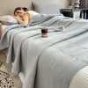 Muslin quilt – Lightweight and soft – Minimalist stripe design – Perfect for summer nights