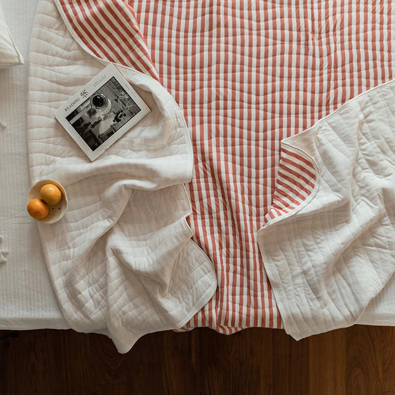 Cotton quilt – Lightweight breathable design – Timeless striped pattern