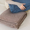 Cotton quilt – Lightweight gauze – Soft leaf design – Year-round comfort for bed or sofa